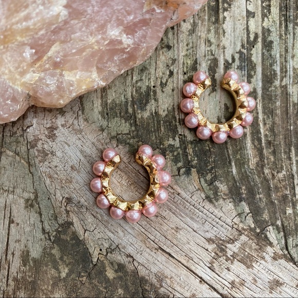 Anthro Carissa Pink Pearl Cuff Earrings - Picture 5 of 6